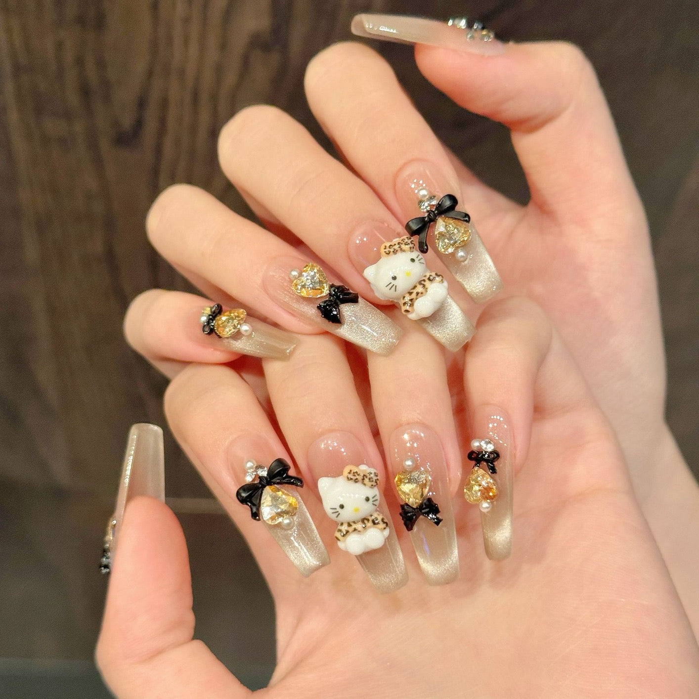 “Leopard Kitty” – Cute and Chic Cartoon-Inspired Press-On Nails with Gradient Cat-Eye Finish, 3D Rhinestones, and French Bow Details