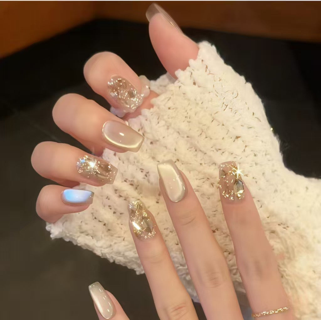 Handmade Champagne Cat-Eye Rhinestone Press-On Nails – Short Luxury Sparkling Style, Wholesale