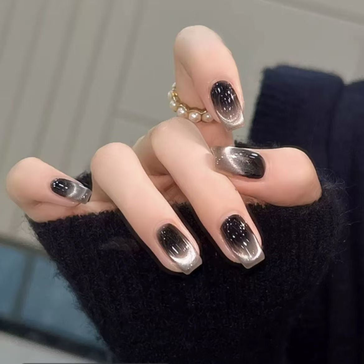 Our Moonlight Cat-Eye Gradient press-on nails feature a soft, luminous gradient effect that brightens the skin tone and complements any style. These pre-made nail tips are perfect for easy application, versatile daily wear, and bulk wholesale needs.