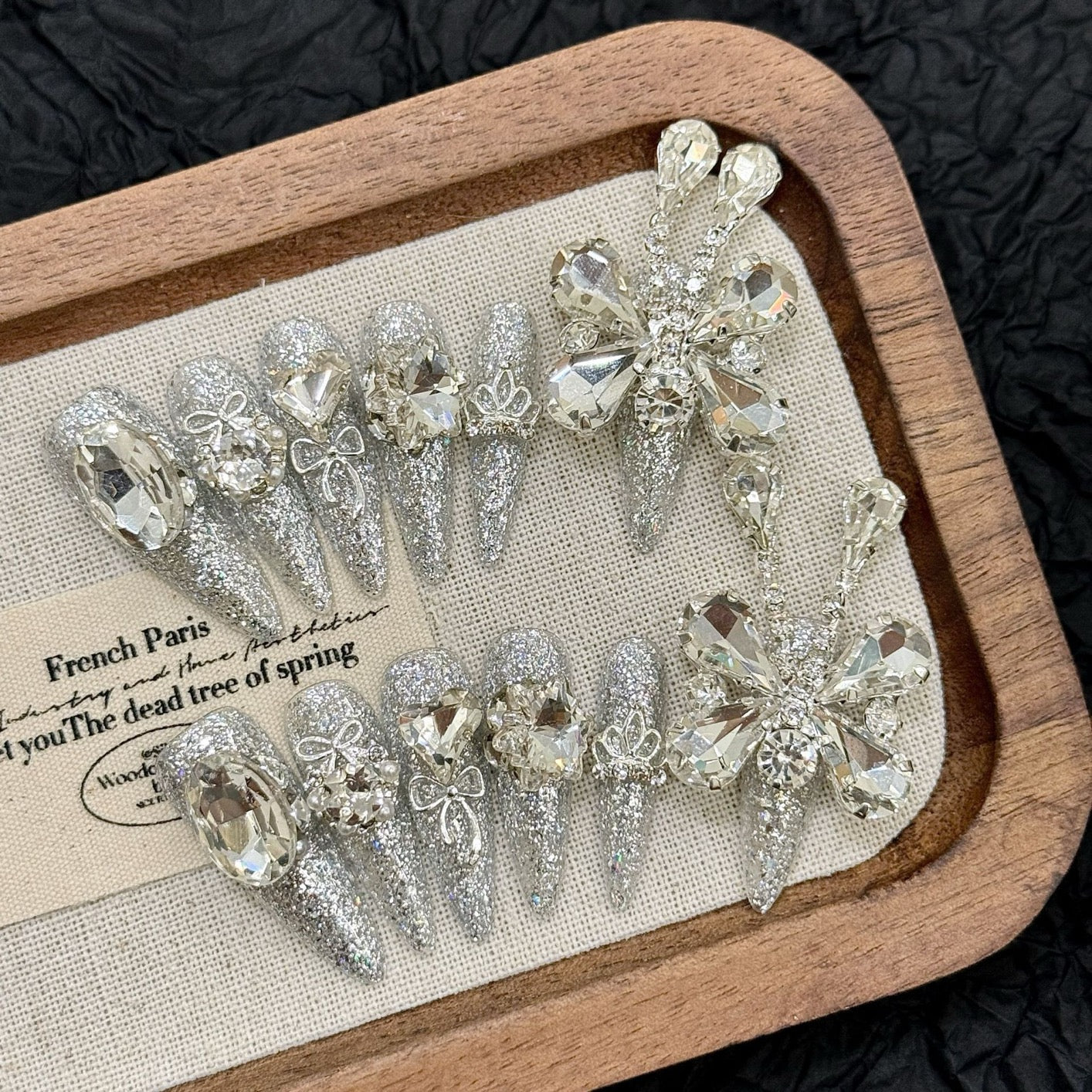 [High-Luxury Collection] Handmade Press-On Nails with Luxurious Chains, Large Butterfly Accents, and Zircon Detailing