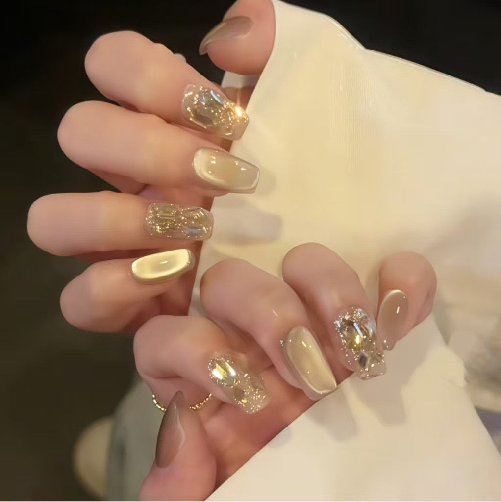 Handmade Champagne Cat-Eye Rhinestone Press-On Nails – Short Luxury Sparkling Style, Wholesale