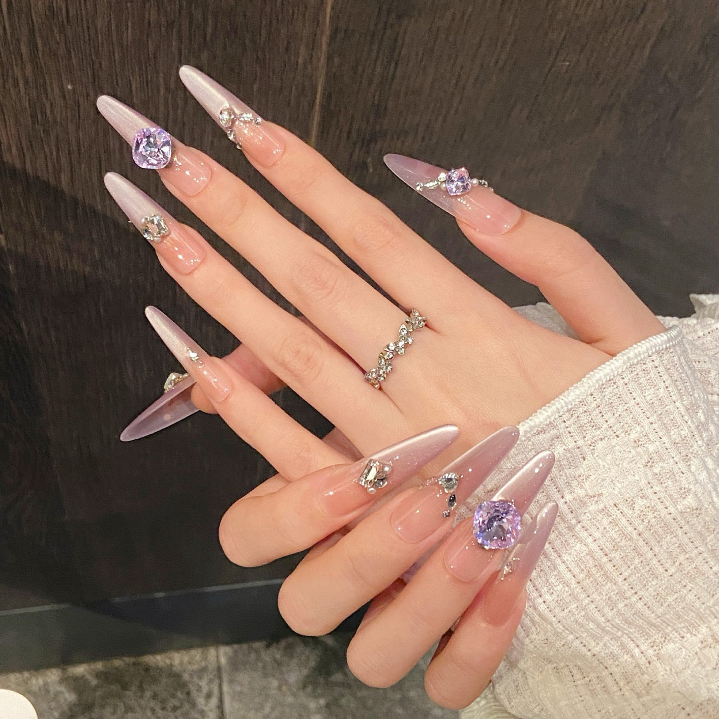 “Yunsha Liwu” Luxury Gradient Purple Cat-Eye Press-On Nails – Featuring Diagonal Tips, Sparkling Rhinestone Accents, and Handmade K9 Design