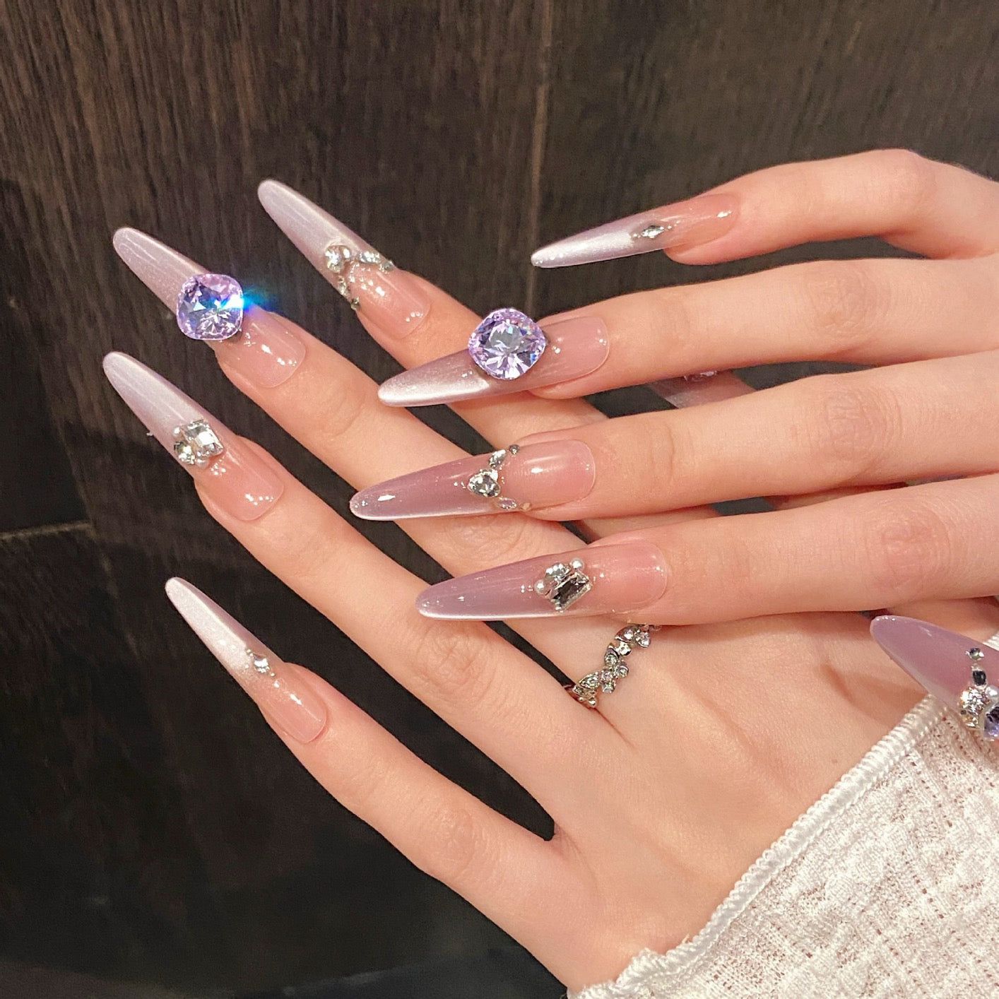 “Yunsha Liwu” Luxury Gradient Purple Cat-Eye Press-On Nails – Featuring Diagonal Tips, Sparkling Rhinestone Accents, and Handmade K9 Design