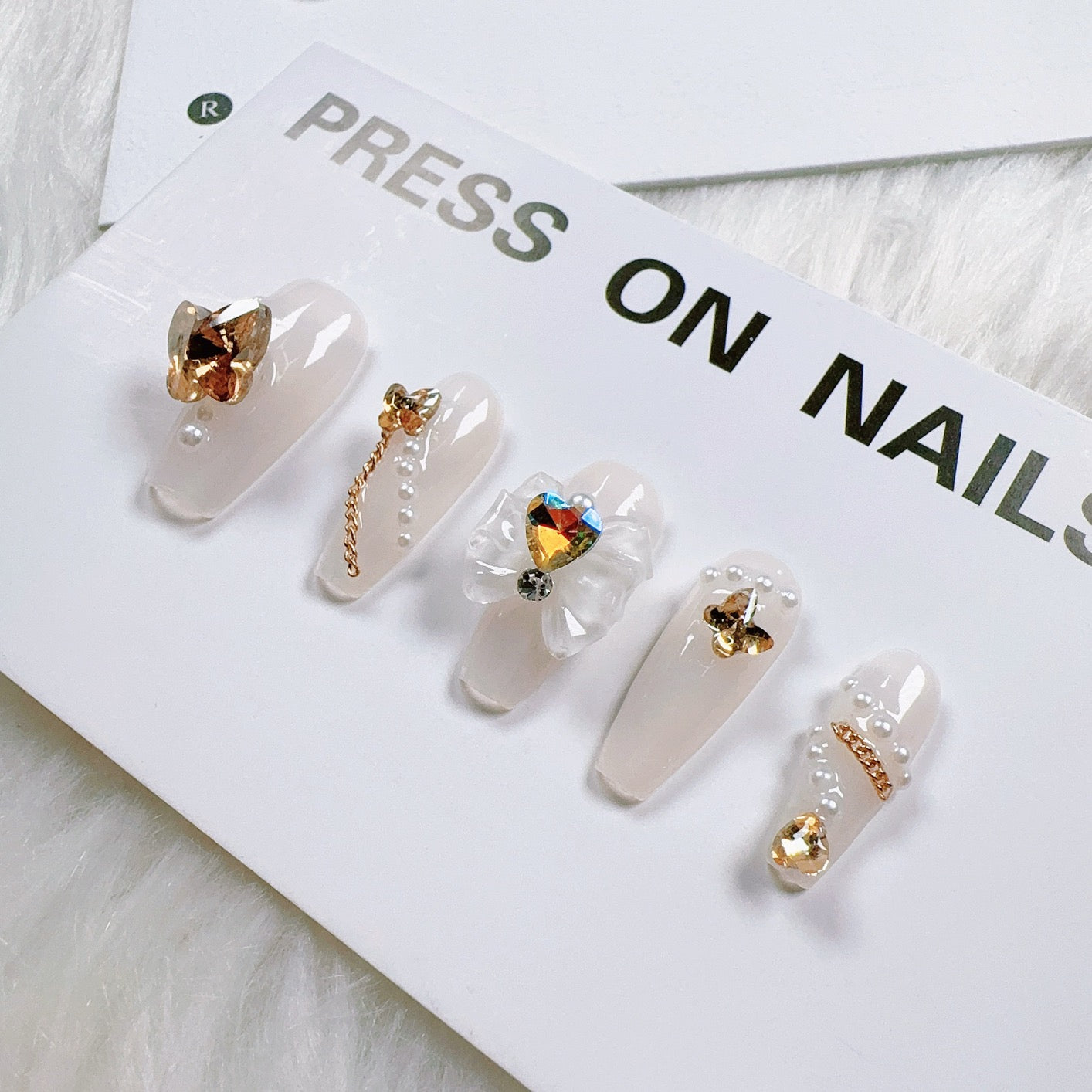 【Handmade Armor Wear】Handmade butterfly-style armor nail polish with full diamonds, dazzling sparkle, and pearl beauty nails. Luxurious wearable nail art pieces.