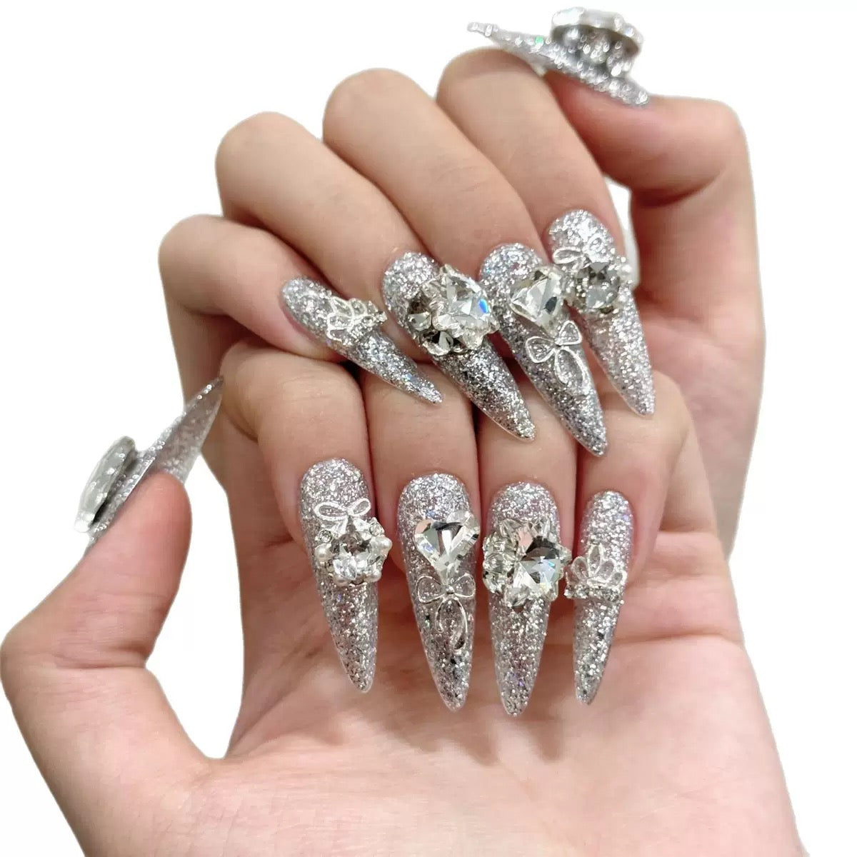 [High-Luxury Collection] Handmade Press-On Nails with Luxurious Chains, Large Butterfly Accents, and Zircon Detailing