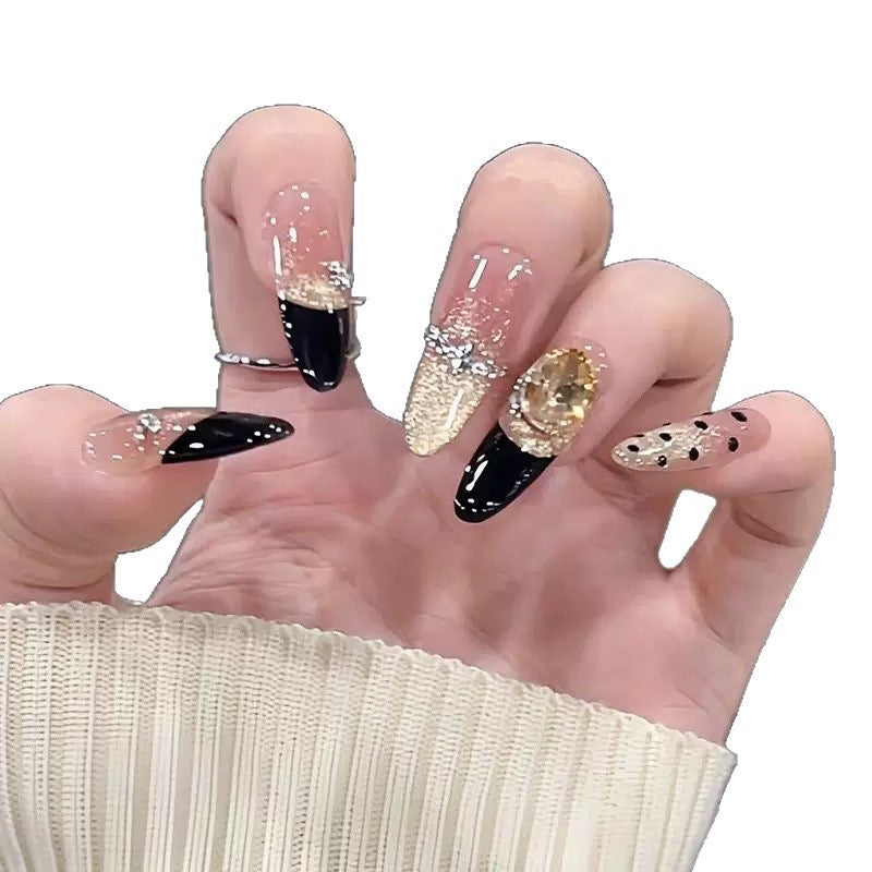 Handmade nail art: French champagne-colored glittering cat-eye high-end makeup that enhances complexion and exudes a seductive vibe.